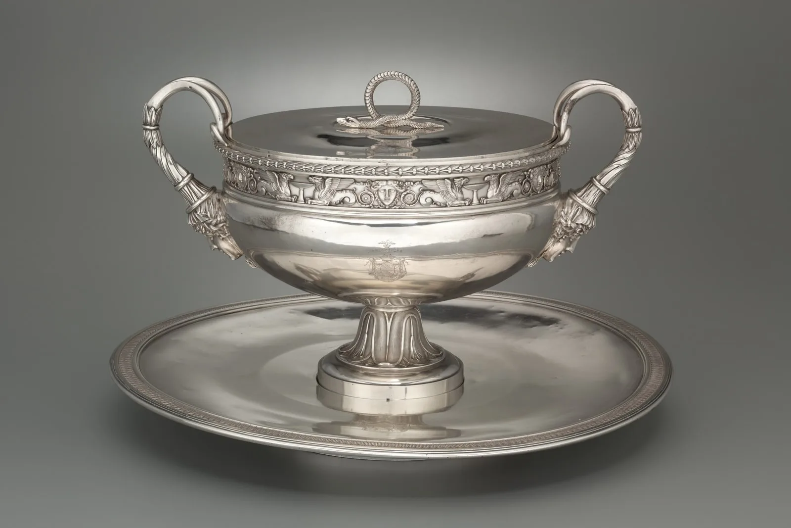 Covered Tureen on Stand (Pot à oille)