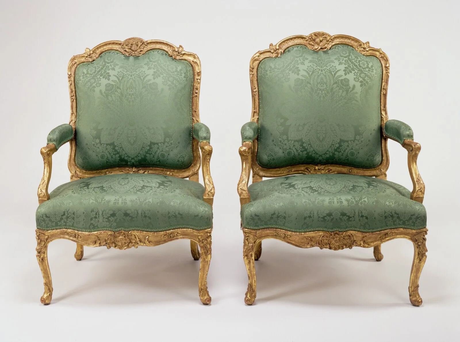 Pair of Armchairs (fauteuils à la reine)