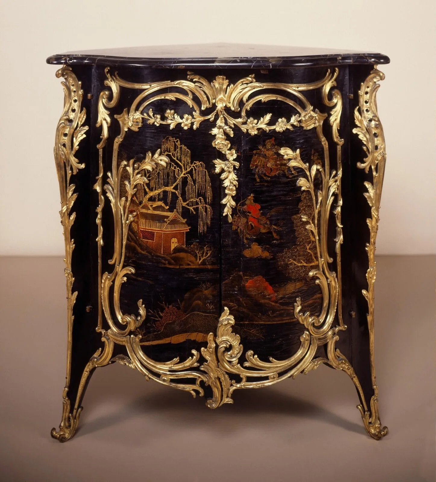 Corner-Cupboard (encoignure)