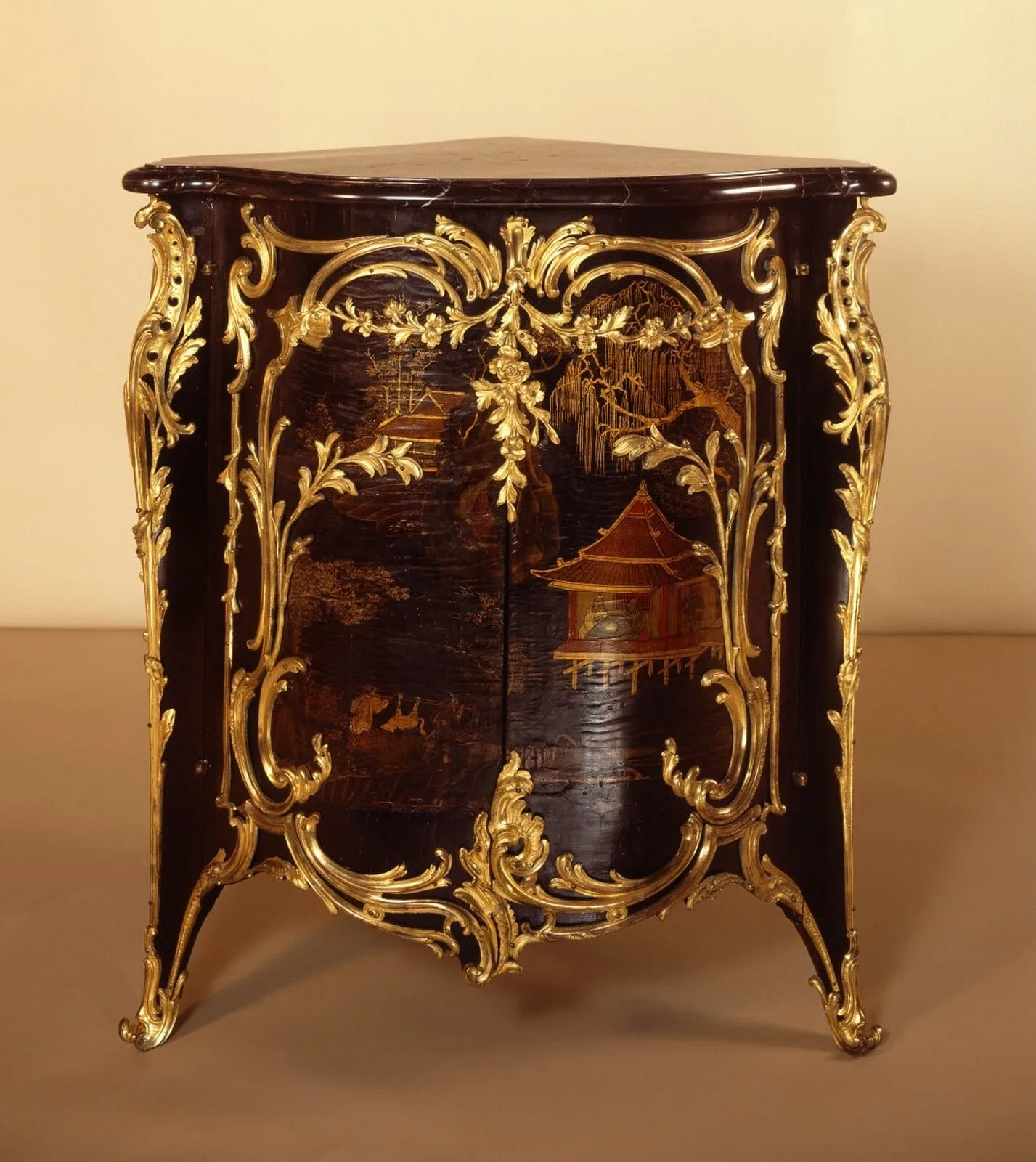 Corner-Cupboard (encoignure)