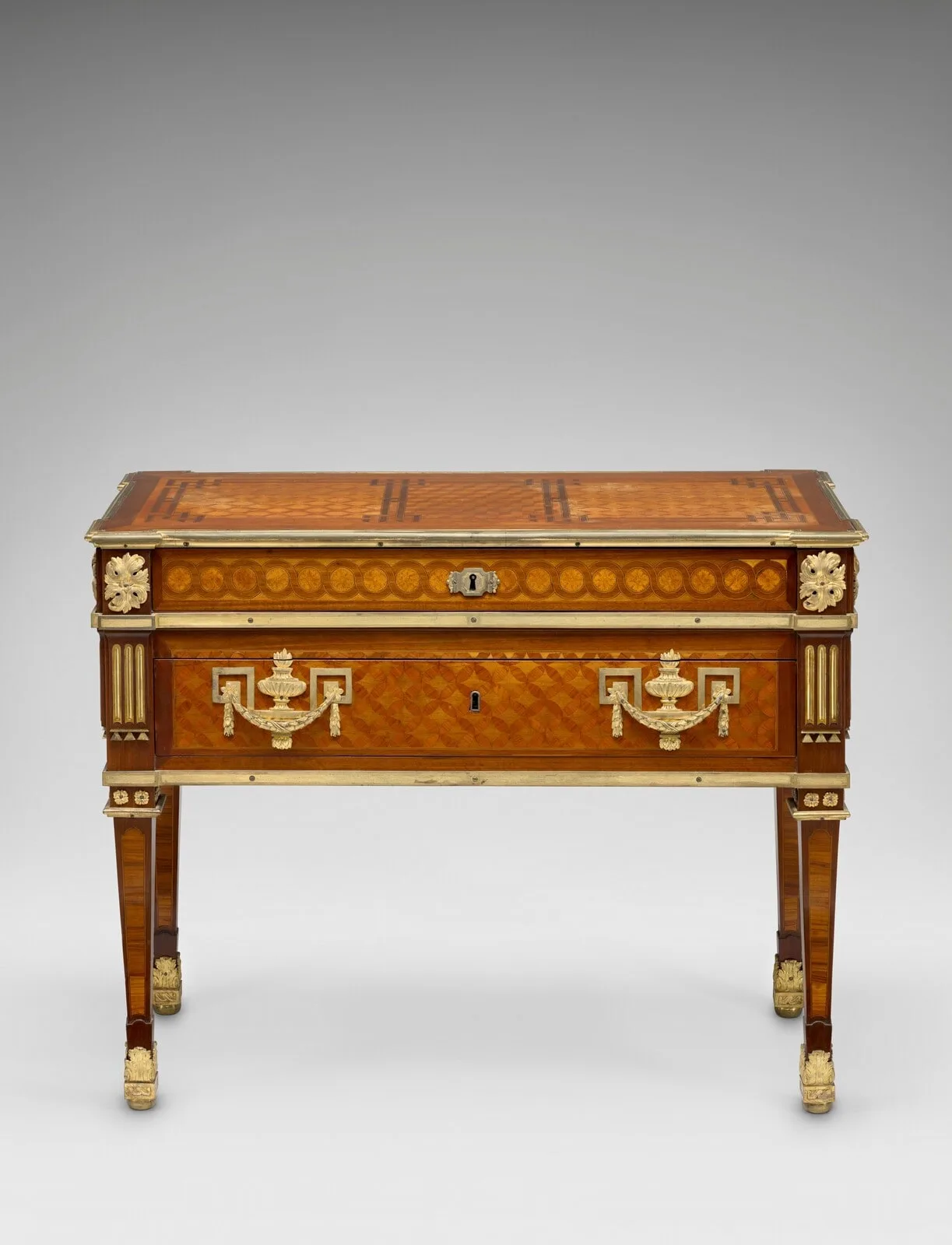 Writing Table with Mechanical Fittings (table à transformation)