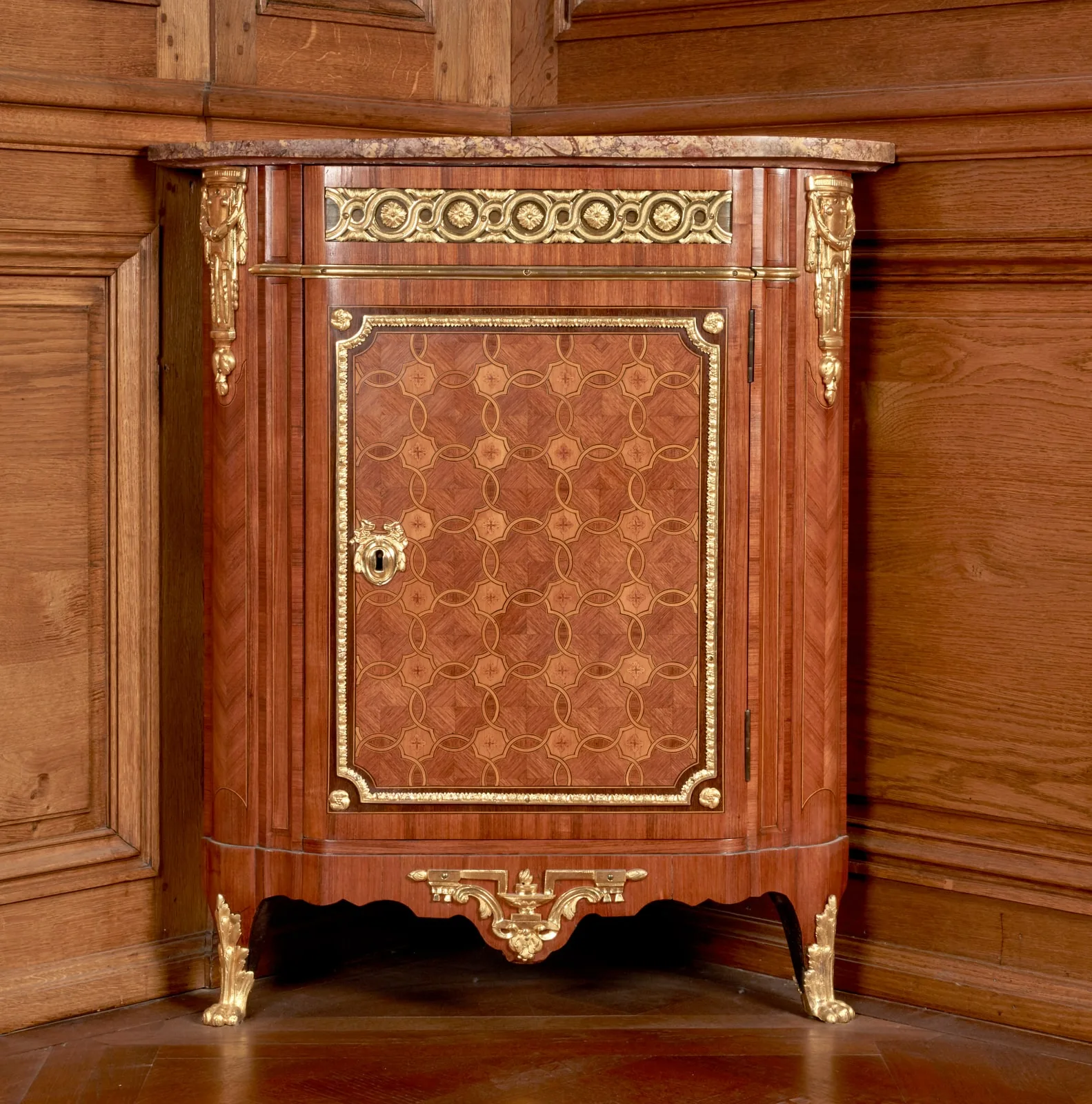 Armoire basse d'encoignure