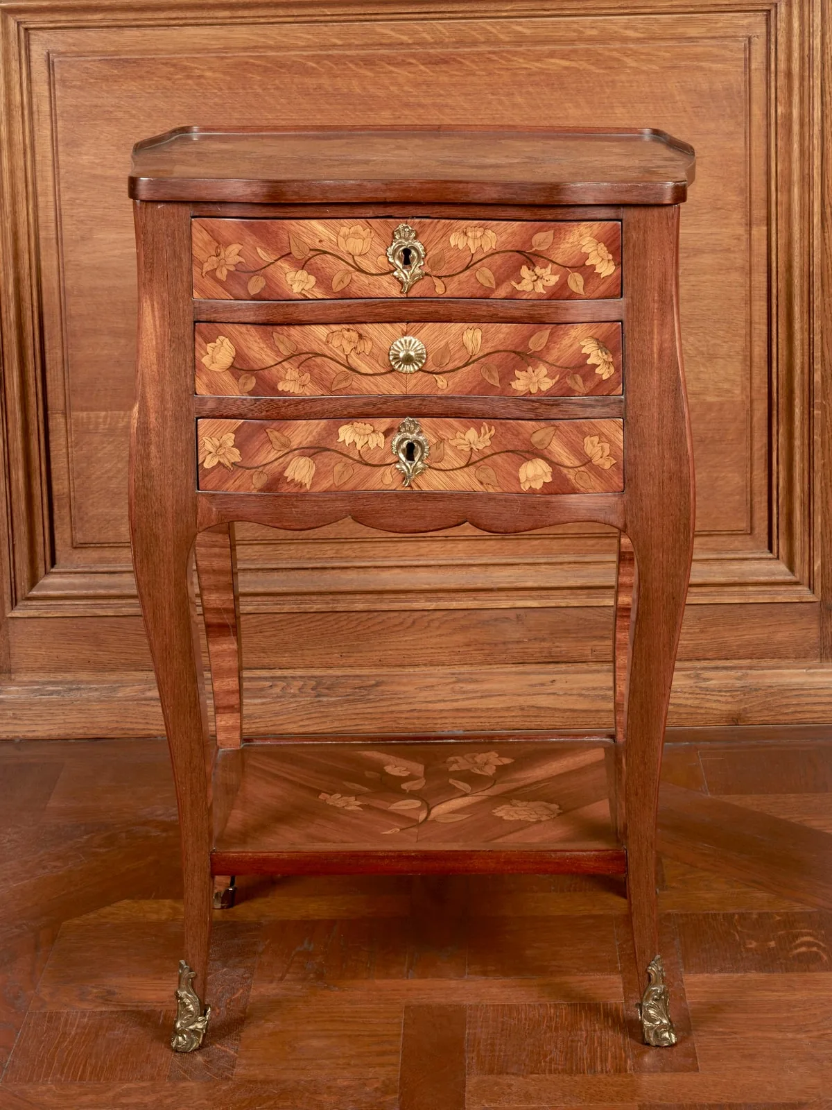 Petite table en chiffonnière