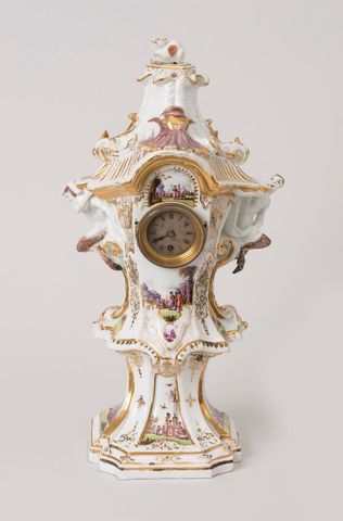 Clock with Chinoiserie Pattern